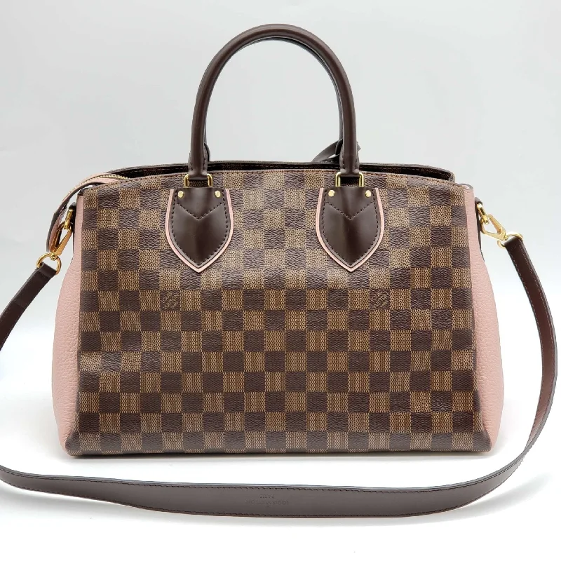 Ladies Louis Vuitton Petite Malle bags in a pastel color for a soft lookLouis Vuitton Cuir Taurillon Damier Ebene Normandy Magnolia