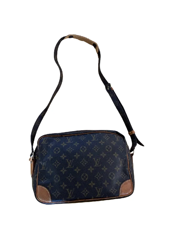 Louis Vuitton Twist bags with a contrast - colored interior for visual interestLouis Vuitton Nil MM Monogram