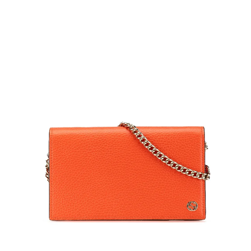 Women Gucci bags with interlocking G hardware for a classic lookOrange Gucci Leather Betty Wallet on Chain Crossbody Bag